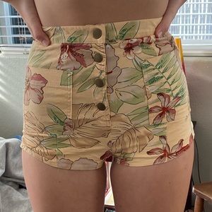 Cutest vintage Hawaiian shorts!!
